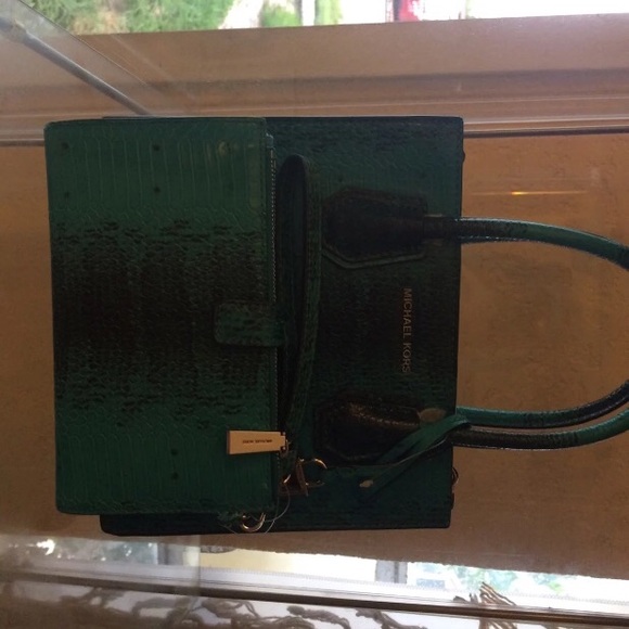 Michael kors purse only - Picture 5 of 8